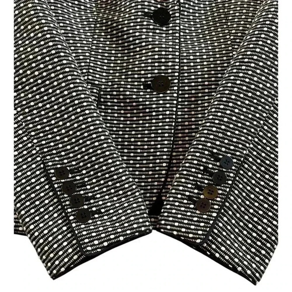 TALBOTS TWO-BUTTON NOTCHED TWEED BLAZER – SIZE 2 - Picture 9 of 11